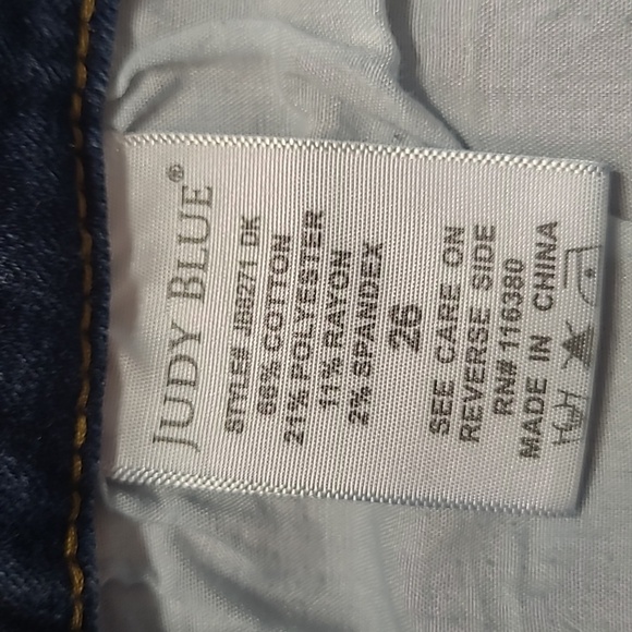 Judy Blue Jeans Women's sz 26 Relaxed Fit Mid Rise Distressed Crop Denim Jeans - Picture 8 of 14